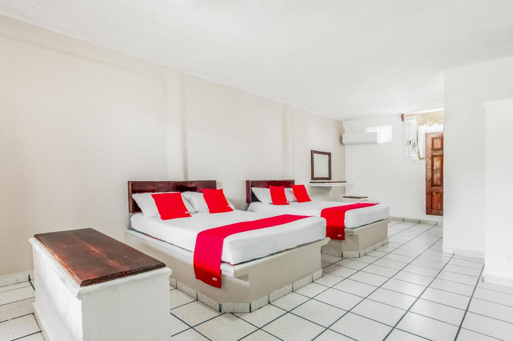 Oyo Hotel Jaguar Cancún Exterior foto